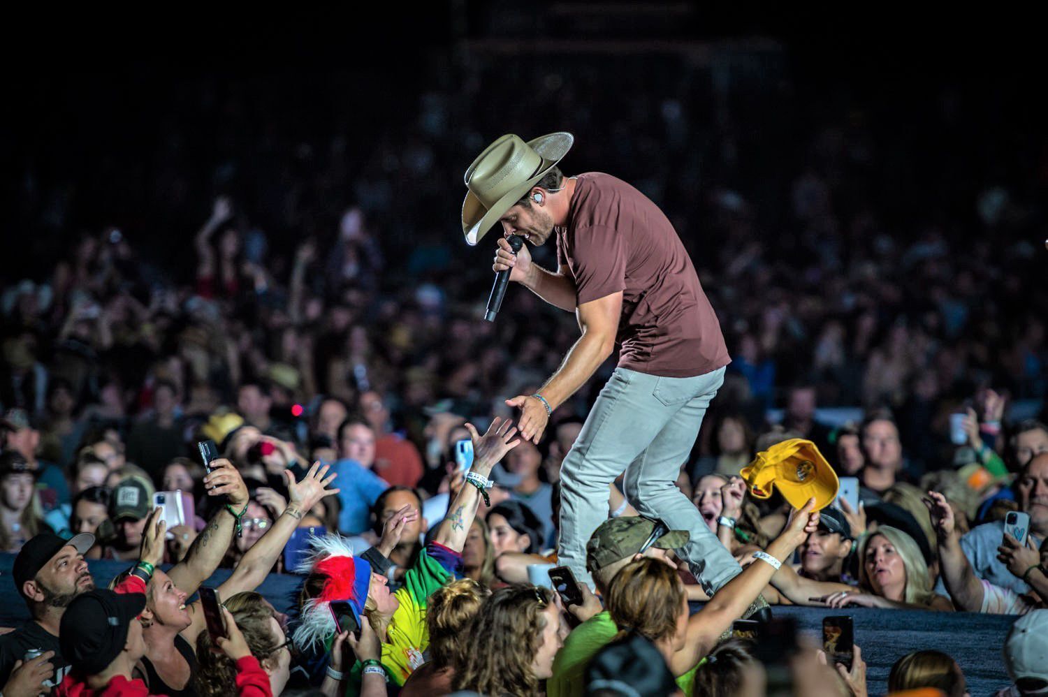 Dustin Lynch at Country Thunder 2021